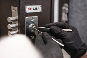 Вскрытие замков Cisa: причины, эксплуатационные особенности и правовой контекст