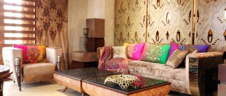 Индийский стиль в интерьере гостиной комнаты 2019 года