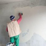 Preparing walls for decorative plaster is an important stage of finishing work.