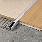 joint between tile and laminate